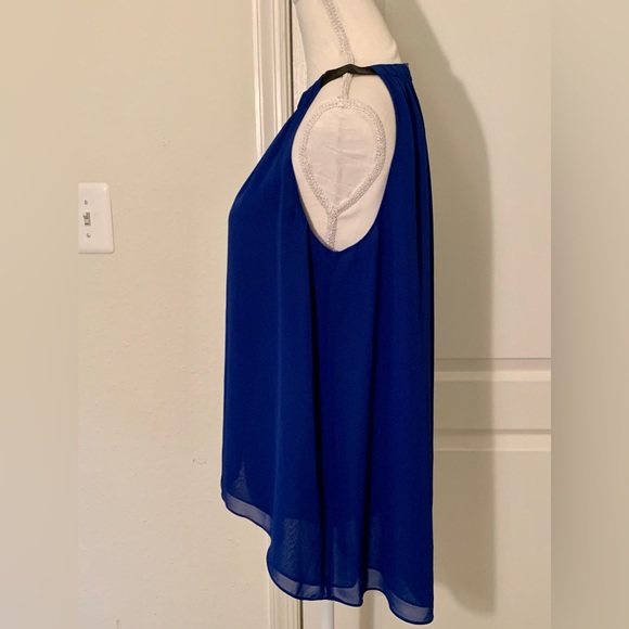 Vince Camuto Flowy Halter Top - Picture 3 of 5